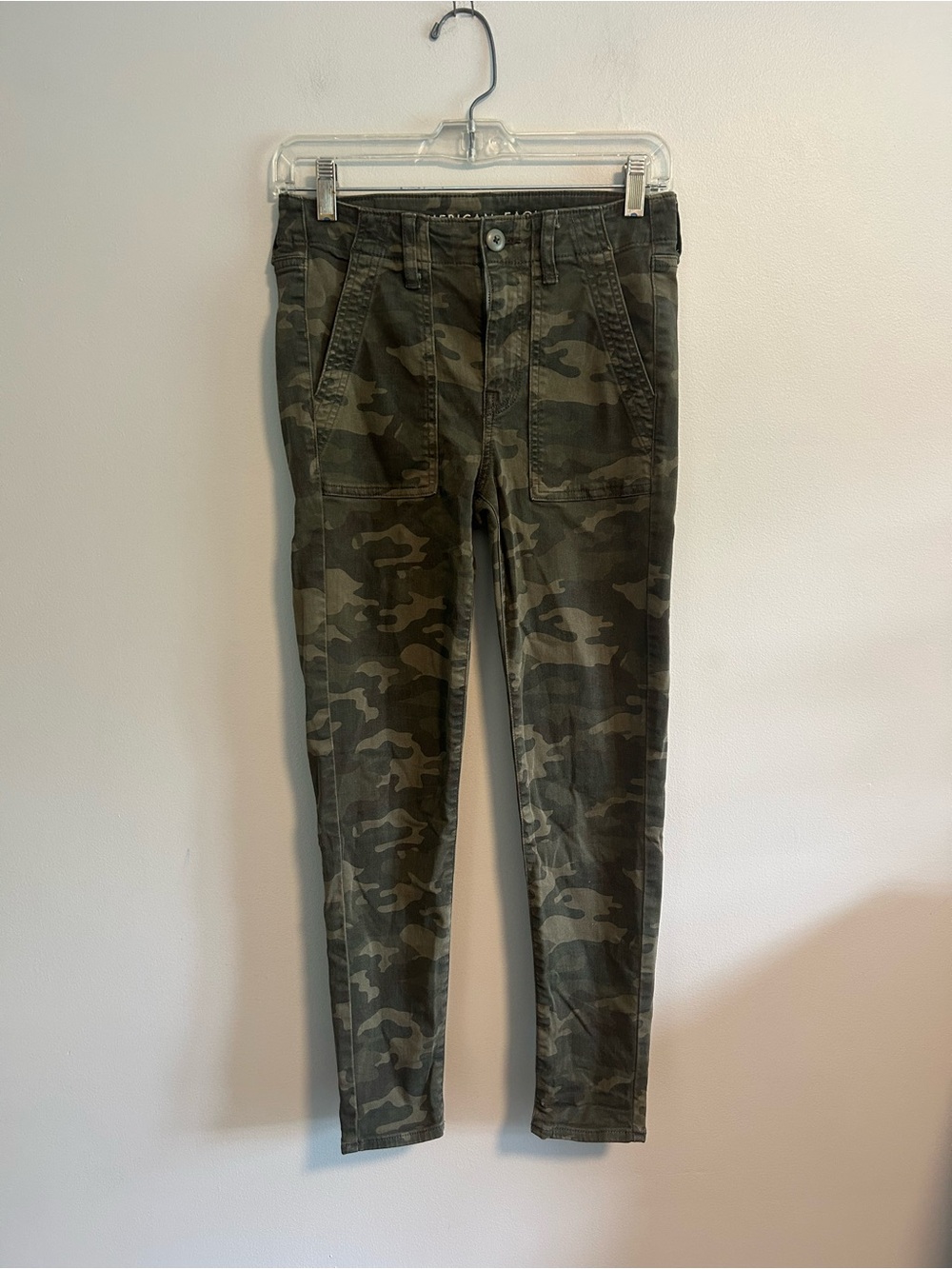 American eagle women’s 4 green Camo high rise Skinny crop jeans w square pockets